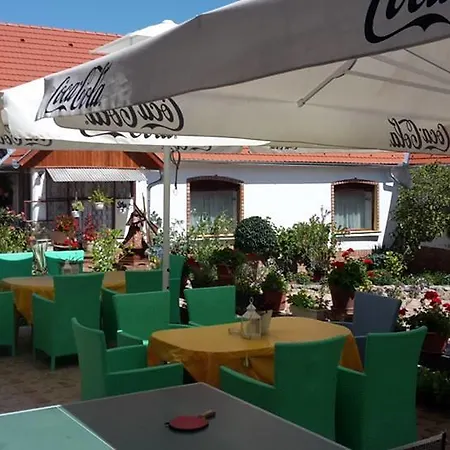 Oreg Pajta Vendeghaz Pensjonat *